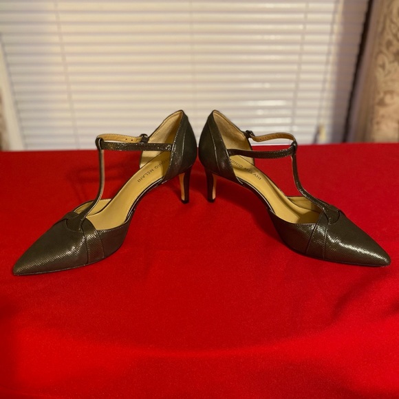 Heels - Picture 3 of 3